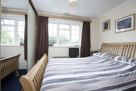 2 bedroom terraced house to rent, Mayfield Close, Walton-On-Thames.