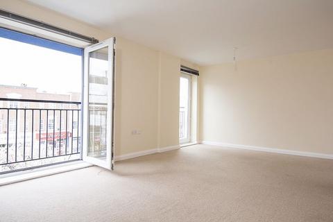 2 bedroom flat to rent, Auckland House, Walton-on-Thames