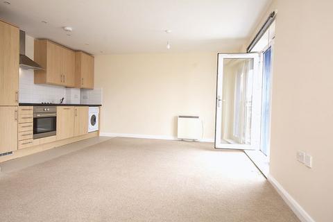 2 bedroom flat to rent, Auckland House, Walton-on-Thames