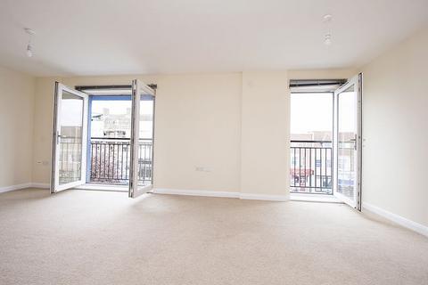 2 bedroom flat to rent, Auckland House, Walton-on-Thames