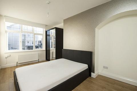2 bedroom apartment to rent, Church Street, Walton-on-Thames