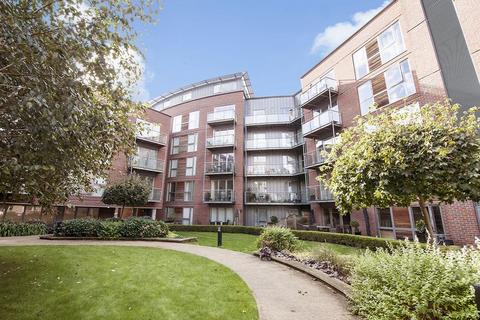 1 bedroom flat to rent, The Heart, Walton-on-Thames