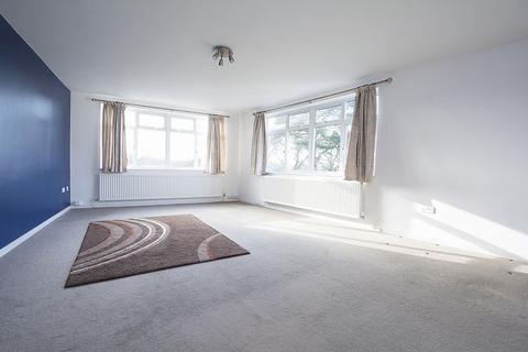 2 bedroom flat to rent, Station Avenue, Walton-On-Thames