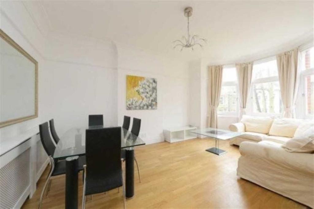 Culverden Road, Balham 3 bed flat £2,158 pcm (£498 pw)
