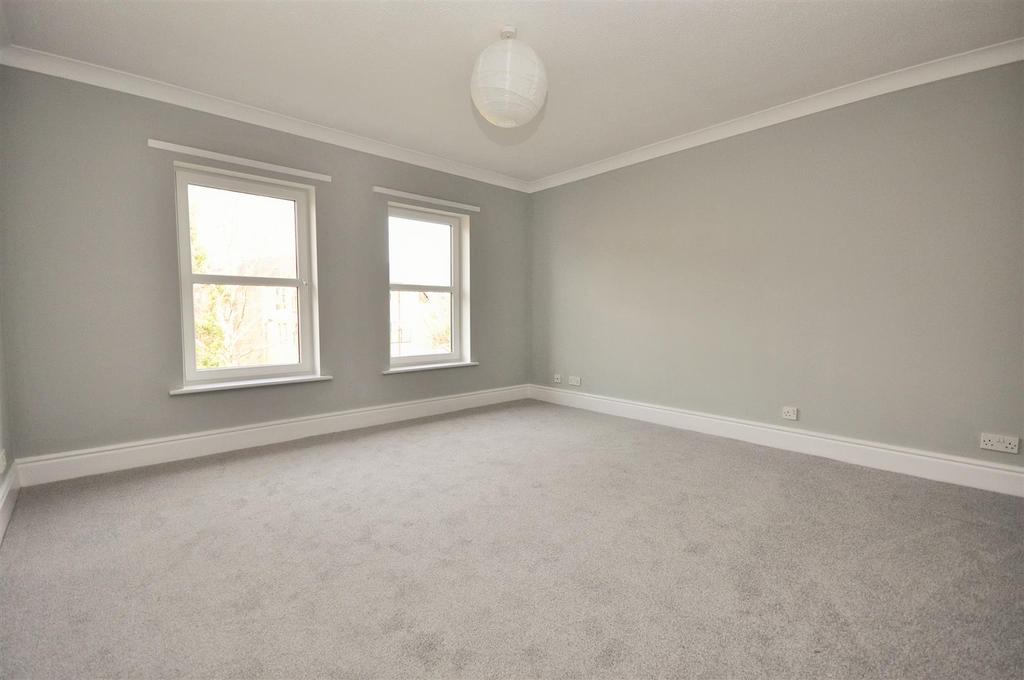 Nicholas Gardens, York, YO10 3EY 2 bed apartment £165,000
