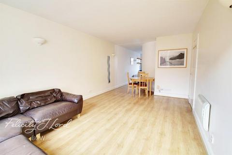 2 bedroom flat to rent, Bow Quarter, E3