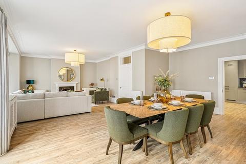 4 bedroom flat to rent, Gloucester Road, South Kensington, London