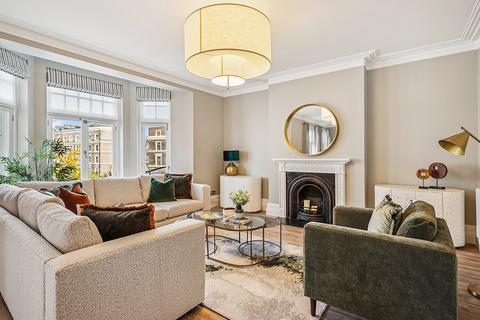 4 bedroom flat to rent, Gloucester Road, South Kensington, London