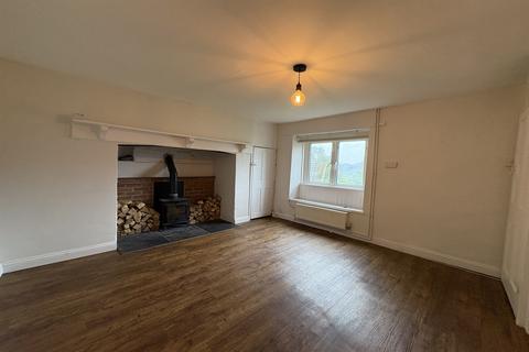 4 bedroom semi-detached house to rent, Crawthorne