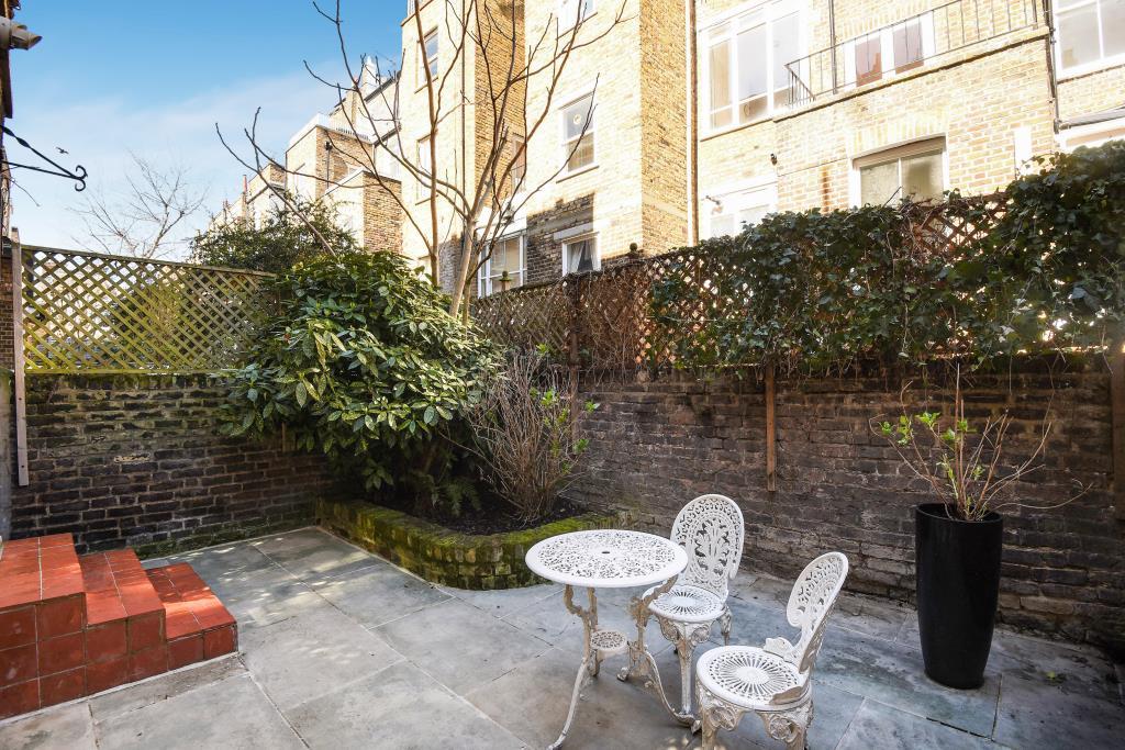 Campden Grove, Kensington, W8 1 bed apartment £2,700 pcm (£623 pw)