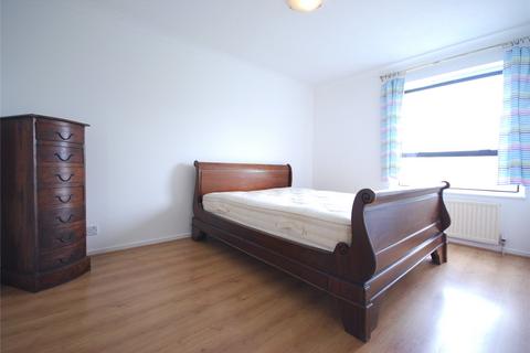 2 bedroom flat to rent, Horseshoe Close