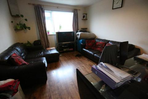 2 bedroom flat to rent, Colnbrook Court, Old Bath Road, Slough, Berkshire, SL3