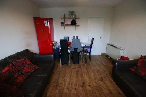 2 bedroom flat to rent, Colnbrook Court, Old Bath Road, Slough, Berkshire, SL3