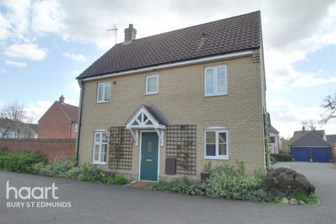 3 bedroom detached house to rent, Mead Road, Bury st edmunds