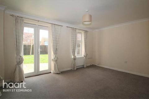 3 bedroom detached house to rent, Mead Road, Bury st edmunds