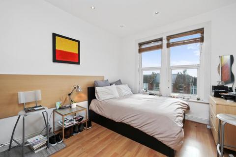 Studio to rent, Ballards Lane, N3