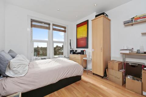 Studio to rent, Ballards Lane, N3