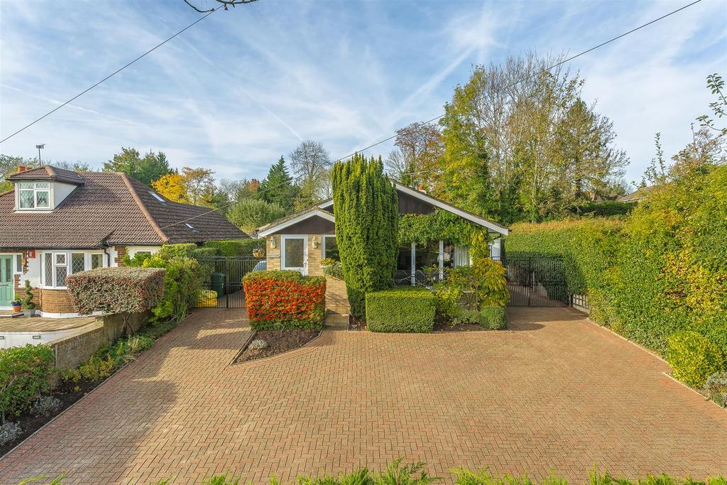 South Drive, Banstead 3 bed detached bungalow £699,950