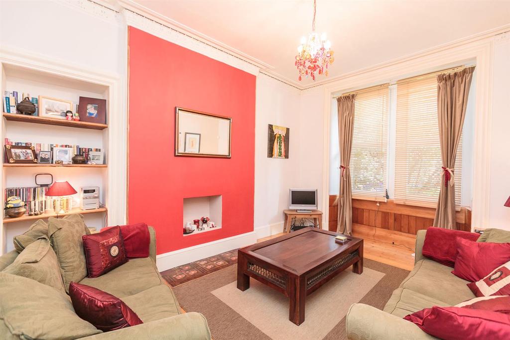 Tay Street, Edinburgh 2 bed flat £230,000