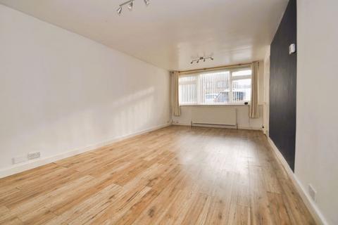 2 bedroom maisonette to rent, Dukes Avenue, New Malden