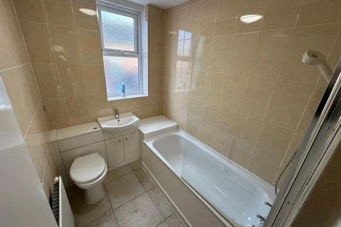 3 bedroom terraced house to rent, Karslake Road Mossley Hill L18