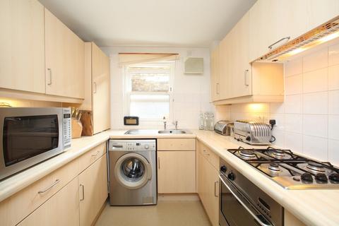 2 bedroom flat to rent, Stoke Newington Church Street, London