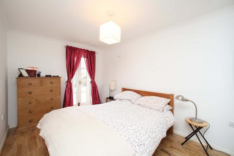 2 bedroom flat to rent, Stoke Newington Church Street, London