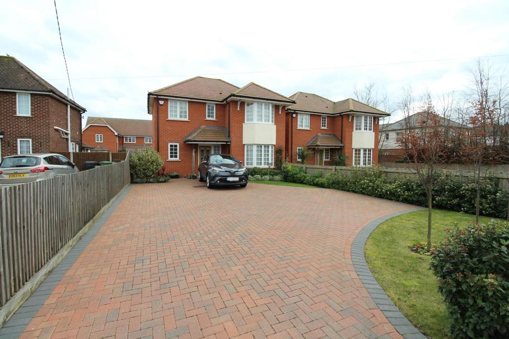 Hatfield Road, Witham, Essex, CM8 4 bed detached house £449,955