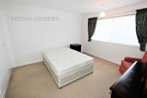 2 bedroom flat to rent, Kent Avenue, Ealing, W13