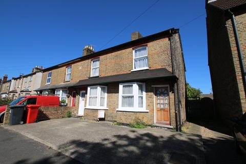 3 bedroom semi-detached house to rent, Langley