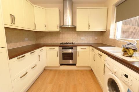 3 bedroom semi-detached house to rent, Gloster Road, Old Woking, GU22 9EU