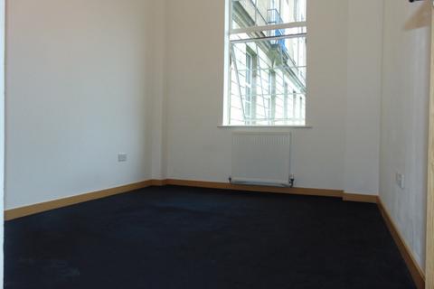 2 bedroom flat to rent, Longbridge Road, Barking, RM8