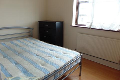 1 bedroom flat to rent, Mayfair Avenue, Ilford, IG1