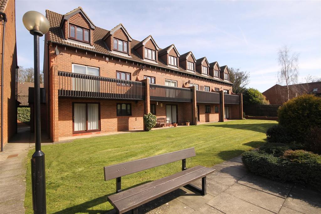 Four Winds Court, West Park, Hartlepool 2 bed £154,999