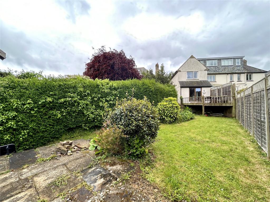 Hillview Road, Minehead, Somerset, TA24 2 bed semidetached house for