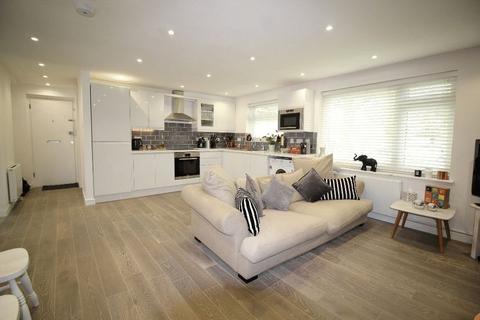 2 bedroom apartment to rent, Caterham on the Hill