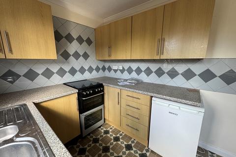 3 bedroom townhouse to rent, Topsham -   Popular 3 storey townhouse with 3 bedrooms,