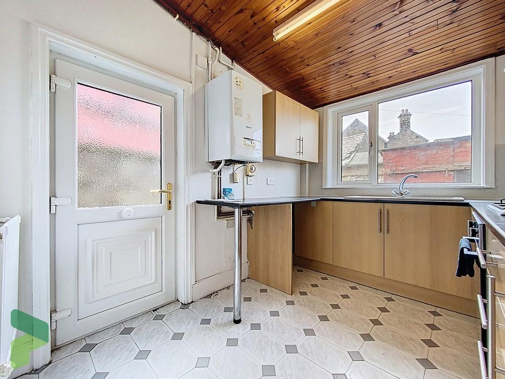 Fully Fitted Kitchen