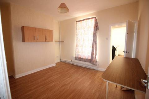 2 bedroom terraced house to rent, Victoria Street, Darwen