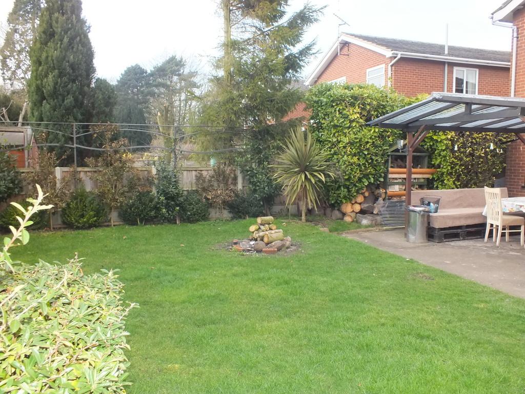 Ladywood Road, Spalding 3 bed detached house £190,000