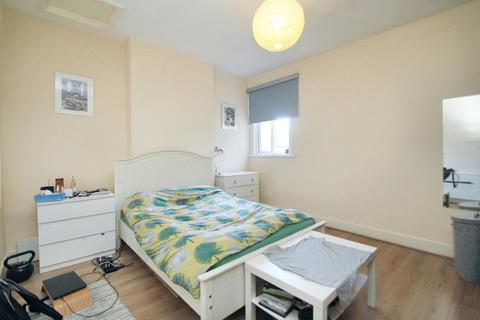 3 bedroom maisonette to rent, George Lane, South Woodford