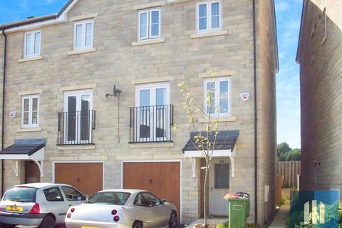 3 bedroom terraced house to rent, Clare Hill View, Huddersfield, HD1