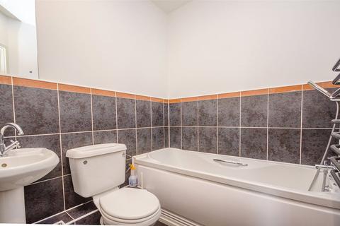 2 bedroom flat to rent, Kingfisher Meadow, Maidstone, Kent, ME16