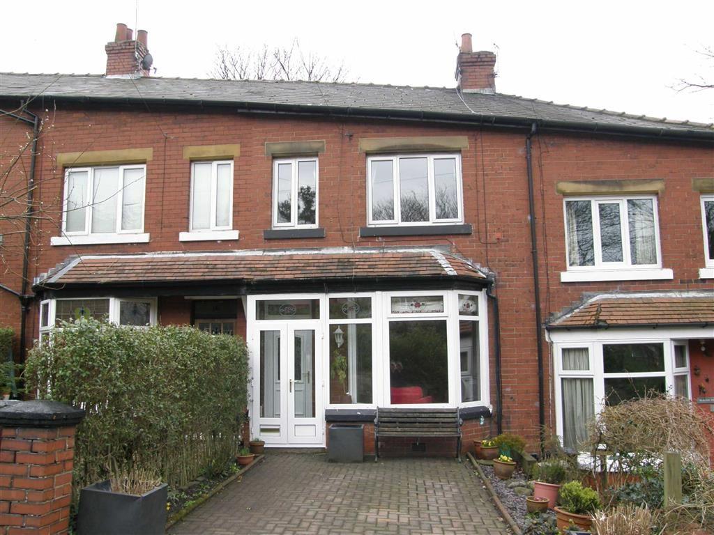 Woodhead Road, Glossop, Glossop 2 bed terraced house £145,000