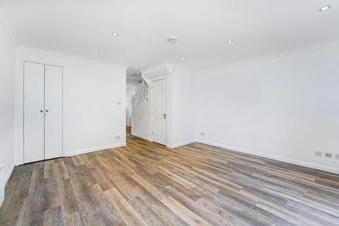 3 bedroom terraced house to rent, Battersea Church Road, London