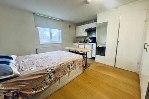 Studio to rent - Rectory Road, Stoke Newington