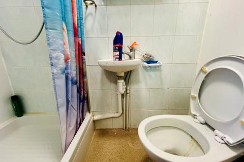 Studio to rent, Rectory Road, Stoke Newington