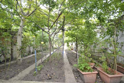 Studio to rent, Rectory Road, Stoke Newington