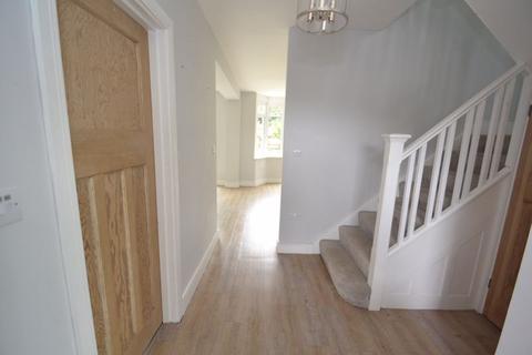 4 bedroom detached house to rent, Murray Avenue, Bromley, Bromley