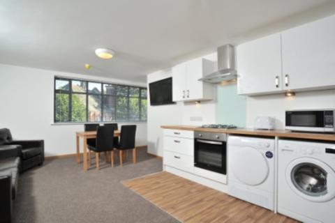 4 bedroom flat share to rent - Thornton Court, Thornton Hill